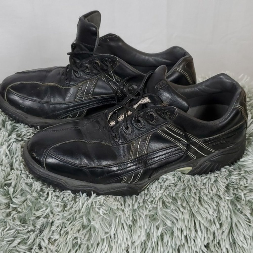 Footjoy leather golf shoes. Size 9